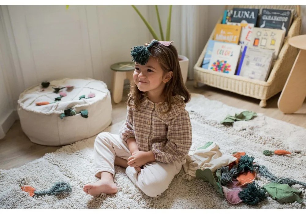 Krémový bavlnený detský hrací koberec 120x160 cm Veggie Garden – Lorena Canals