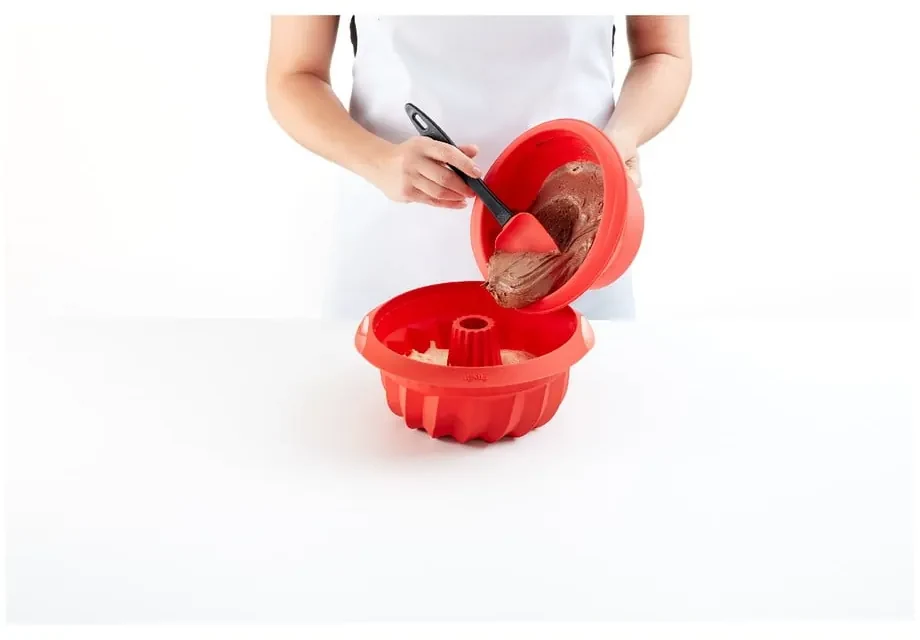 Červená silikónová forma na bábovku Lékué, ⌀ 22 cm