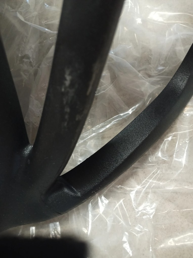 AKCIA Čierna plastová stolička KATO II. akosť