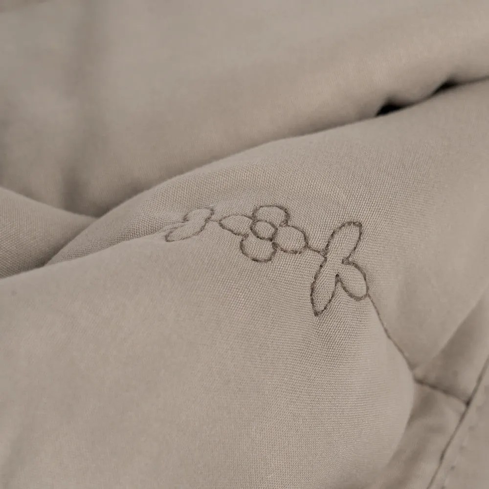 Taupe prešívaný pléd 240x260 cm – Ixia