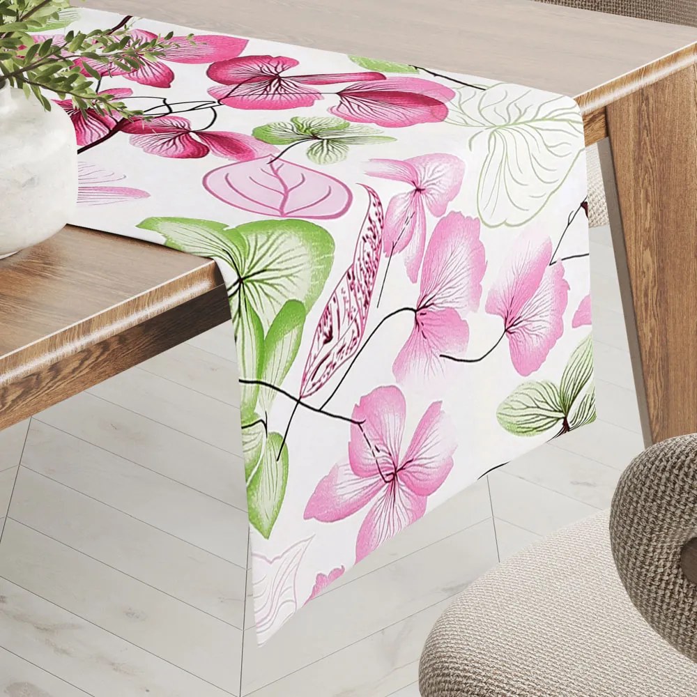 Biante Bavlnený behúň na stôl Sandra SA-366 Ružovo-zelené kvety na bielom 35x140 cm