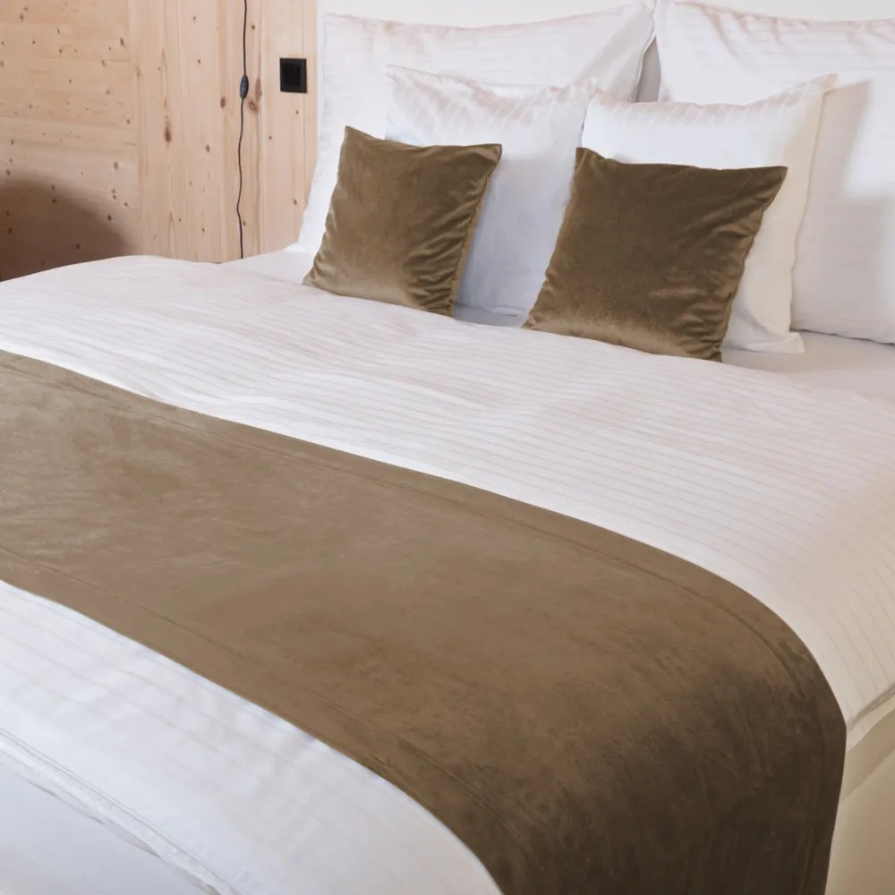 Biante Zamatový prehoz/behúň na posteľ Velvet Prémium SVP-034 Kávovo hnedý 50x220 cm