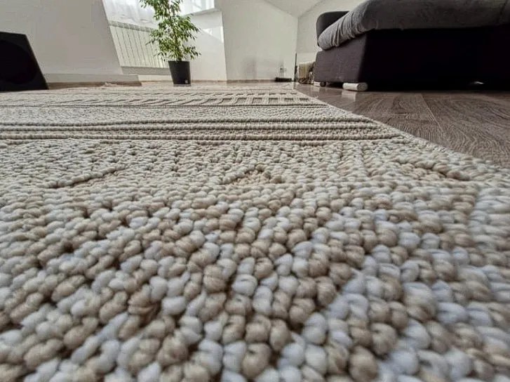 HU Béžový pruhovaný koberec Boho 878-B Rozmer: 140x190 cm