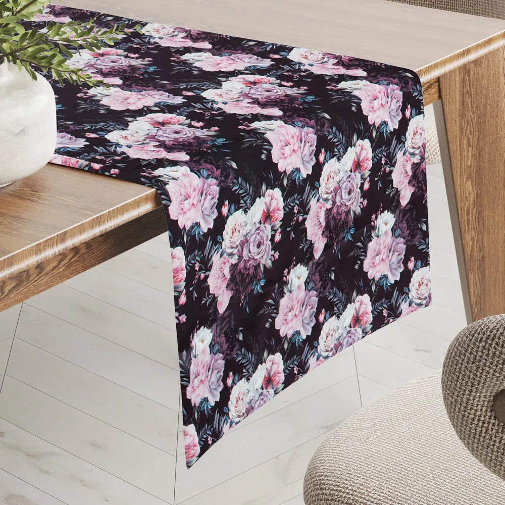 Biante Zamatový behúň na stôl Tamara TMR-011 Kvetiny na čiernom 45x120 cm