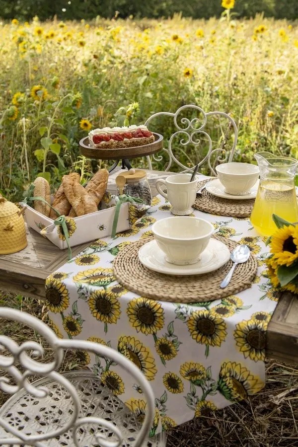 Béžový bavlnený behúň so slnečnicami Sunny Sunflowers - 50*160 cm