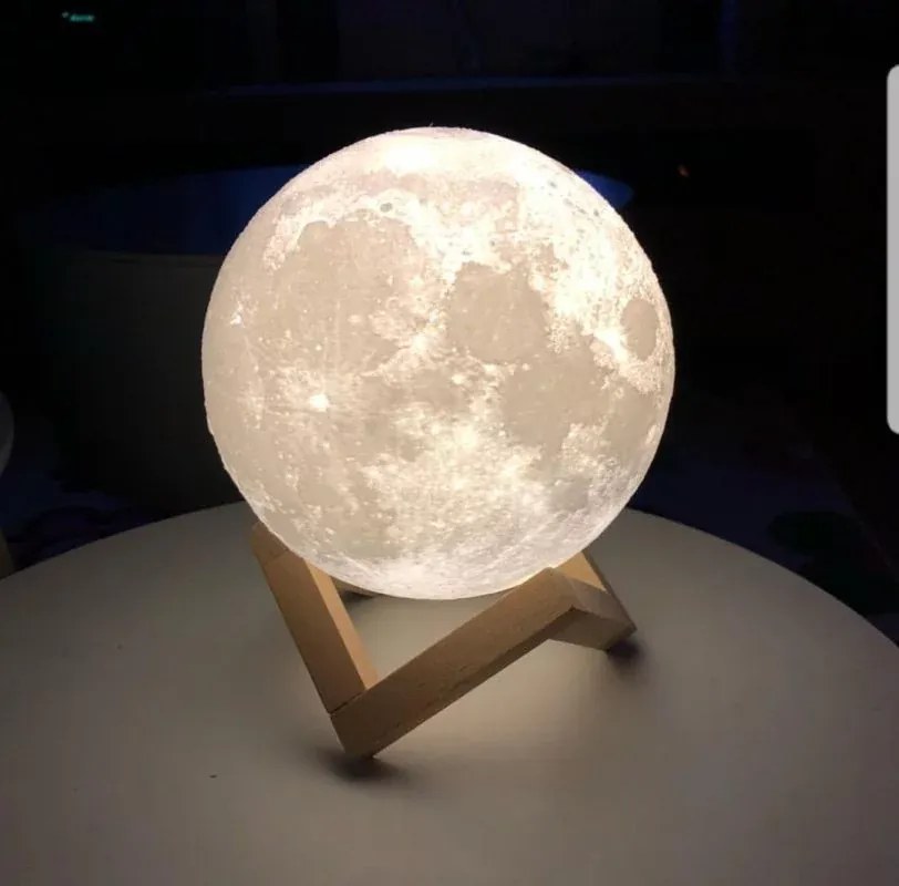 Zaparkorun LED lampička v dizajne Mesiaca Luna