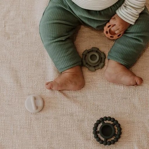 Skladacia pyramída s hryzadielkami, zemitá