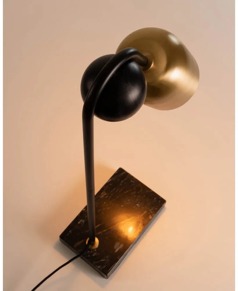 Stolová lampa v čierno-zlatej farbe (výška 60 cm) Natsumi – Kave Home