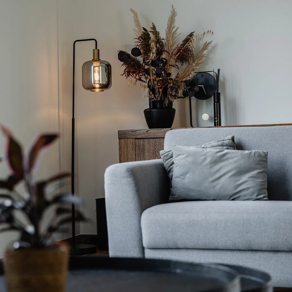 Dizajnová stojaca lampa čierna so zlatom a dymovým sklom - Zuzanna