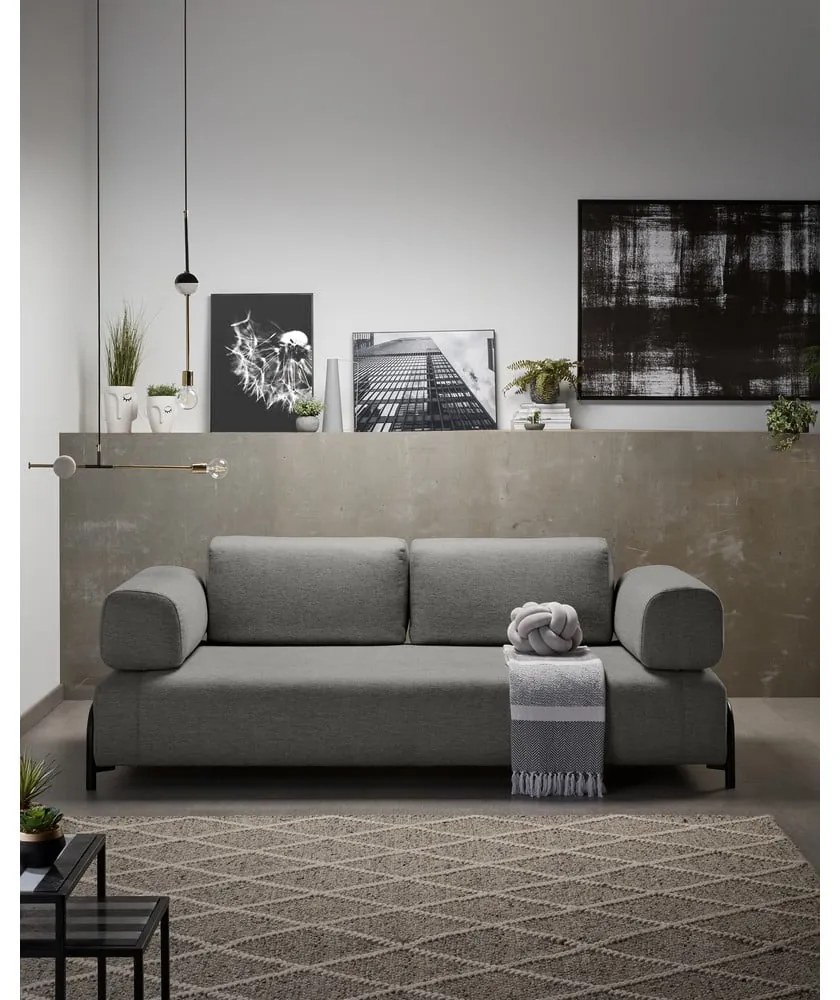Tmavosivá pohovka s podrúčkami Kave Home Compo