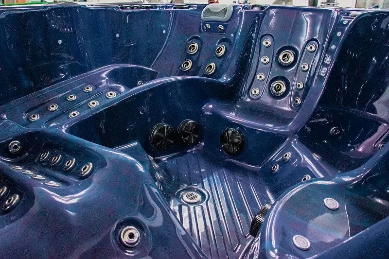 Akrylátová vírivka Everest - vystavený model, farba akrylu mramorovo-modrá, farba bočnice hnědá