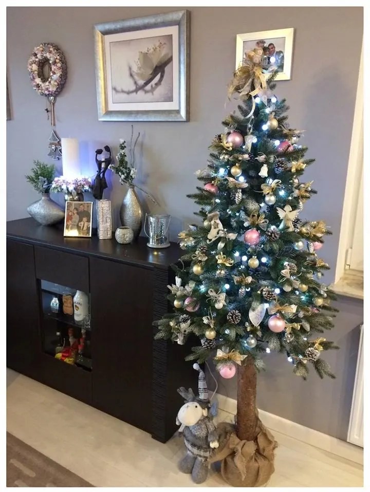 Dekorstudio Umelý Vianočný stromček na pni 3D Smrek 180cm