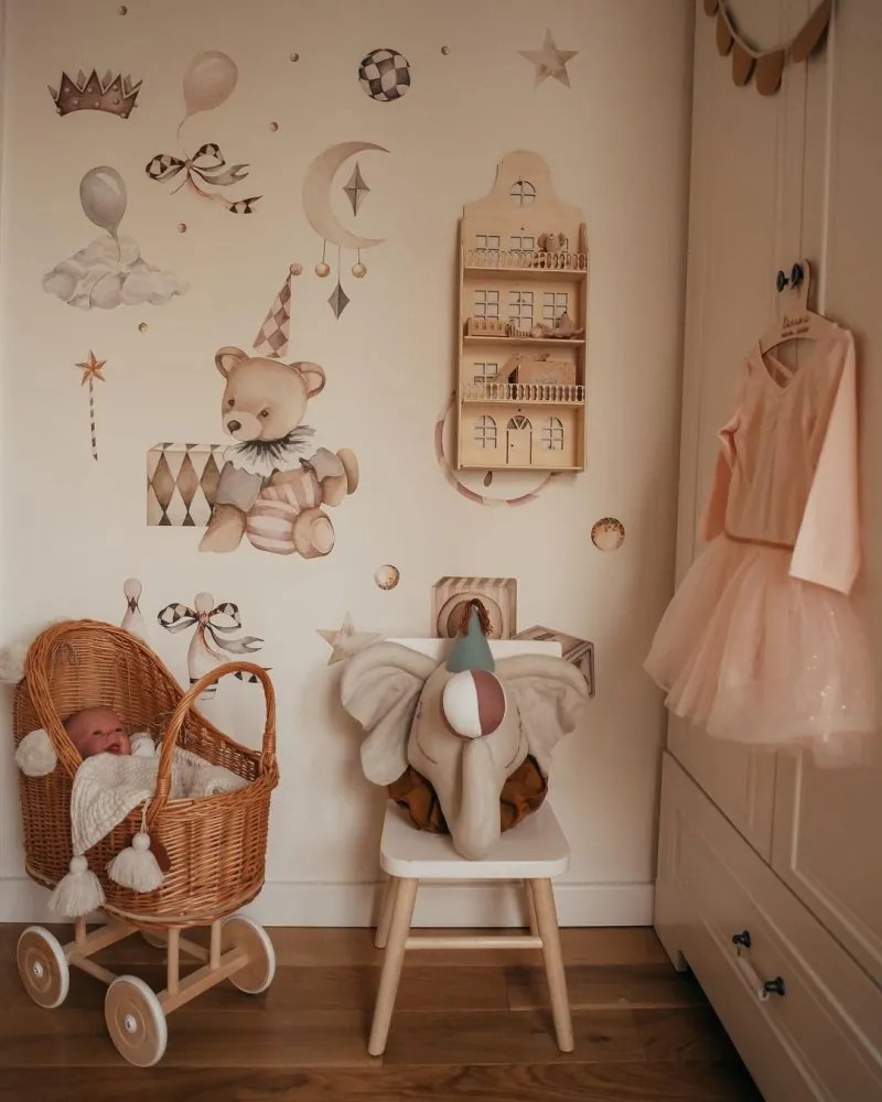 Samolepka do detskej izby plyšový medvedík Teodor 75x100cm