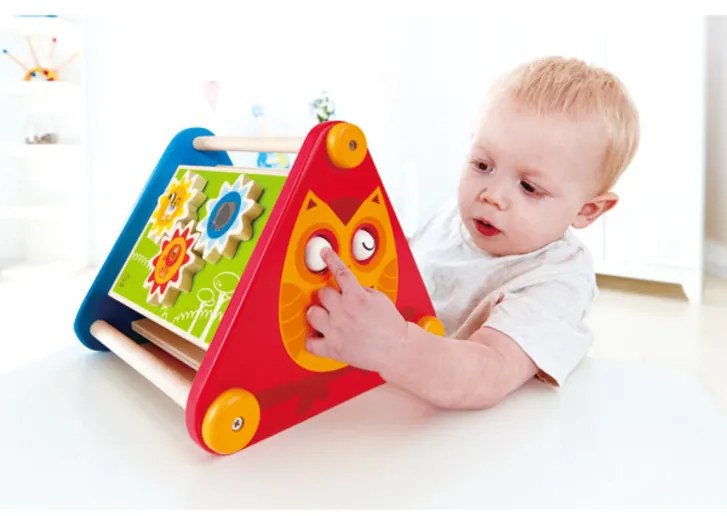 Drevený box plný aktivít