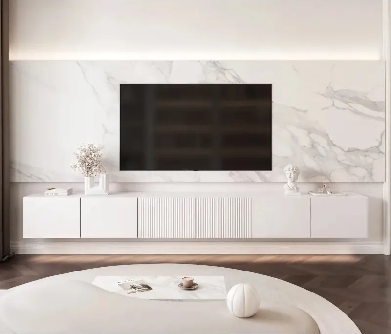 Moderná závesná TV skrinka Dorothy hladká + drážky 300 cm biela
