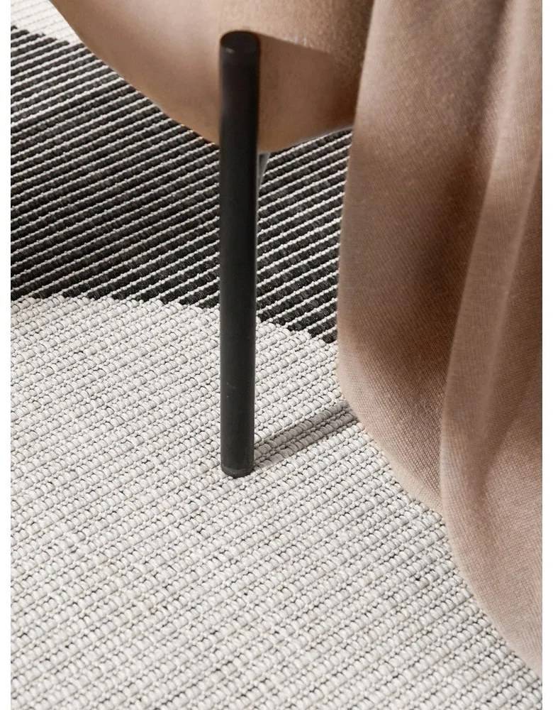 Čierno-biely okrúhly vnútorný a vonkajší koberec ø 160 cm Duet Bowen – NORTHRUGS