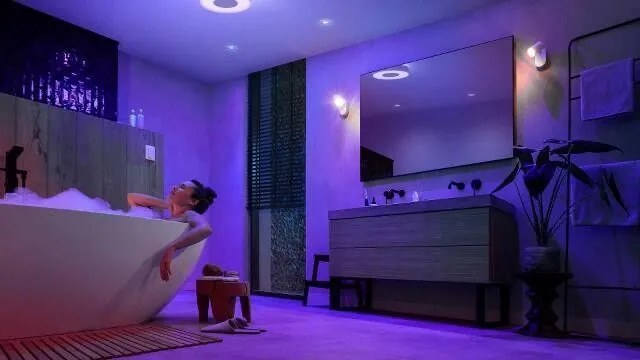 PHILIPS HUE Vonkajšie stropné LED inteligentné osvetlenie HUE XAMENTO s funkciou RGB, 33,5 W, teplá biela-studen