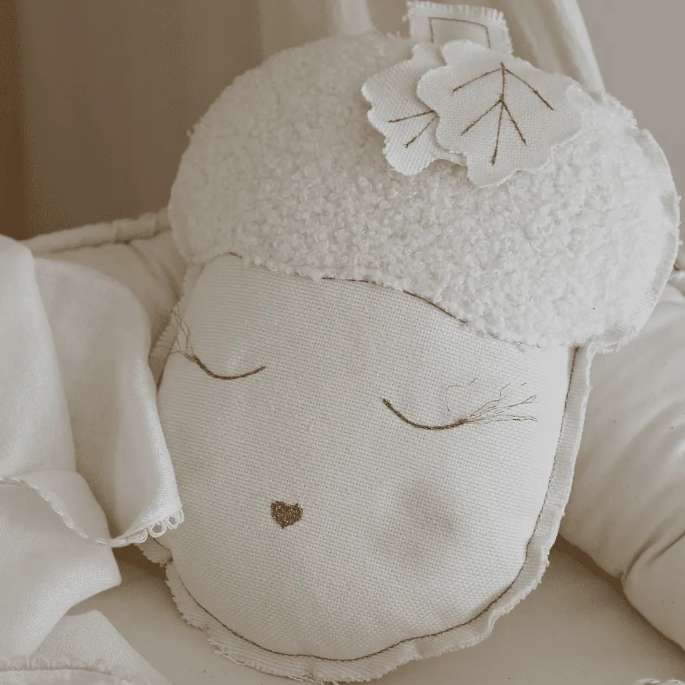 Závesná dekorácia dubový orech vanilka 23x29x10cm