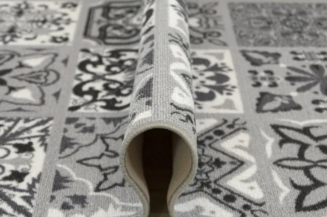 Protišmykový koberec / behúň Patchwork sivý