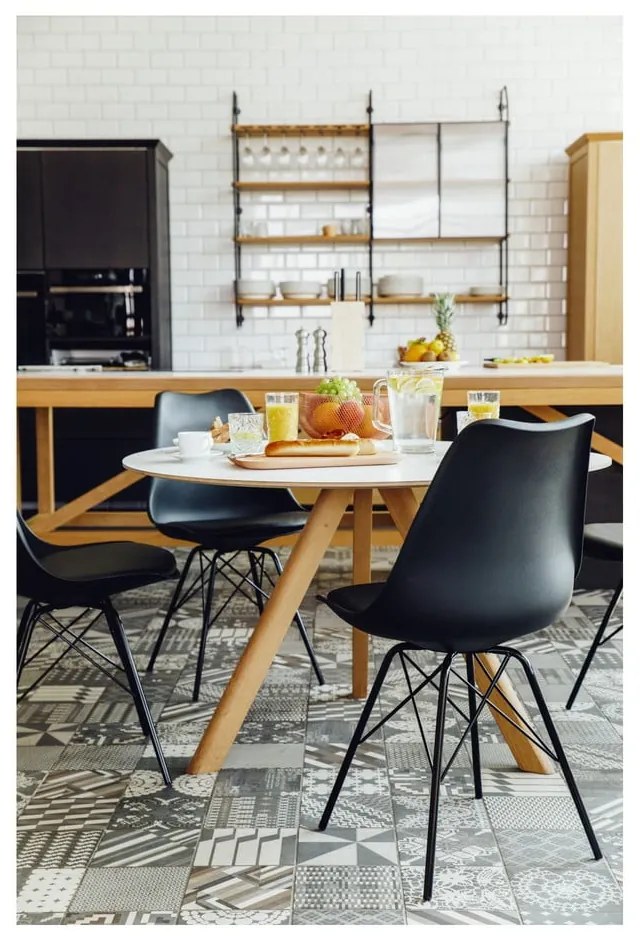 Súprava 2 čiernych stoličiek s čiernou kovovou podnožou Bonami Essentials Eco