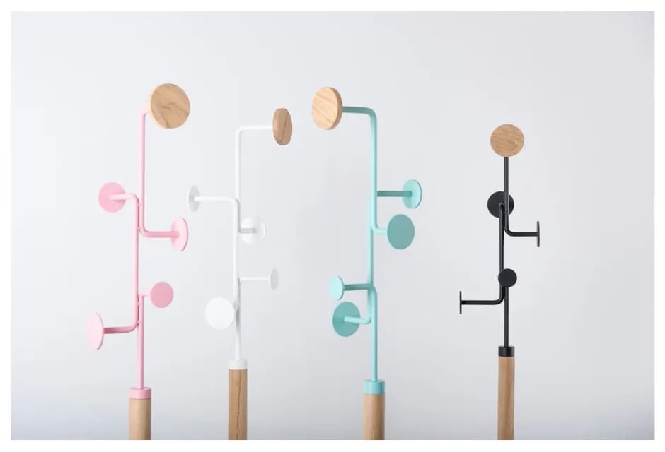 Stojací vešiak z masívneho dubového dreva s čiernym detailom Gazzda Hook