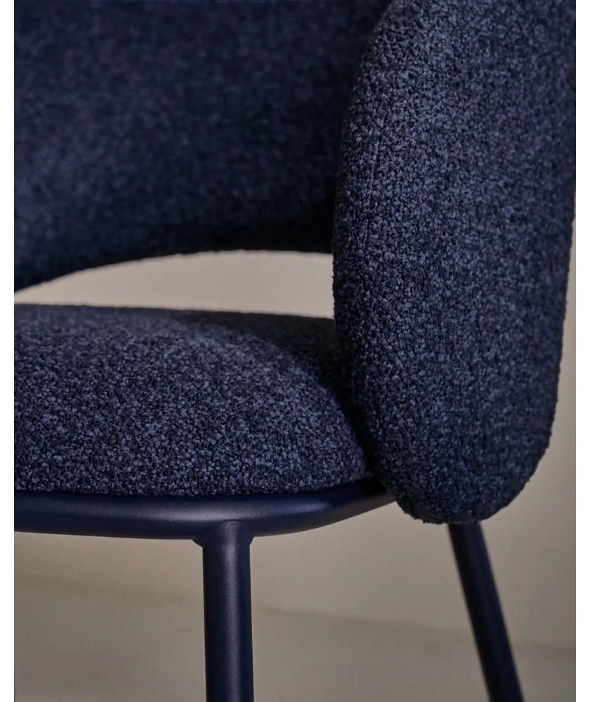 Tmavomodré čalúnené jedálenské kreslo Maina – Kave Home