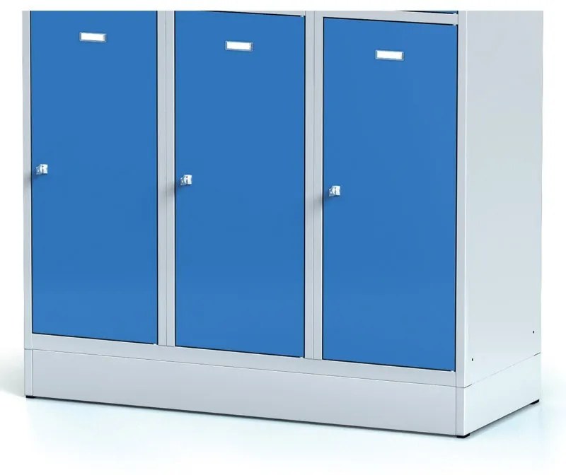 Alfa 3 Šatníková skrinka na sokli s úložnými boxami, 9 boxov, 1920 x 900 x 500 mm, otočný zámok, oranžové dvere