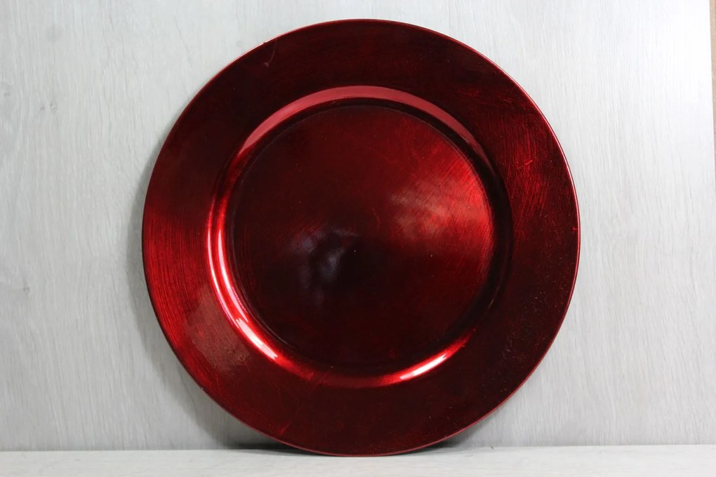 Plastová tácka - červená (p. 33 cm)