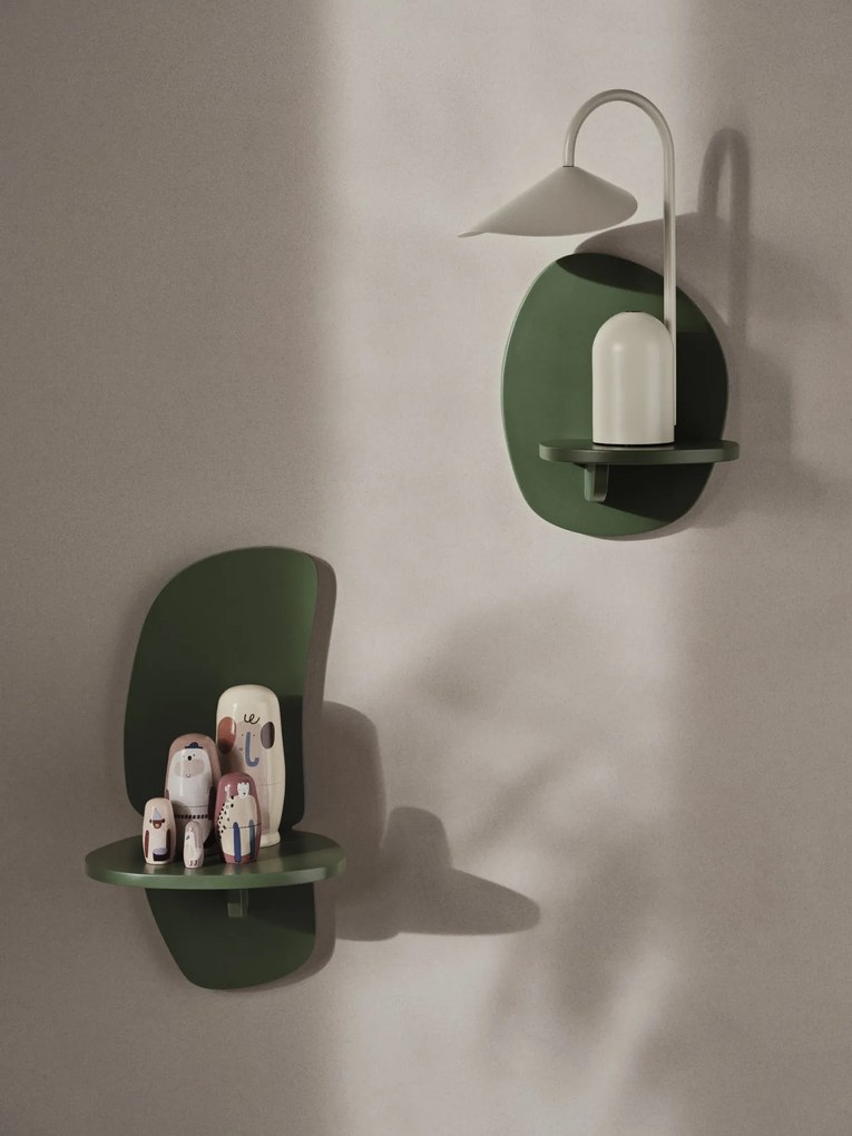 Ferm Living Nástenná polica Pilu Verdant Green Small