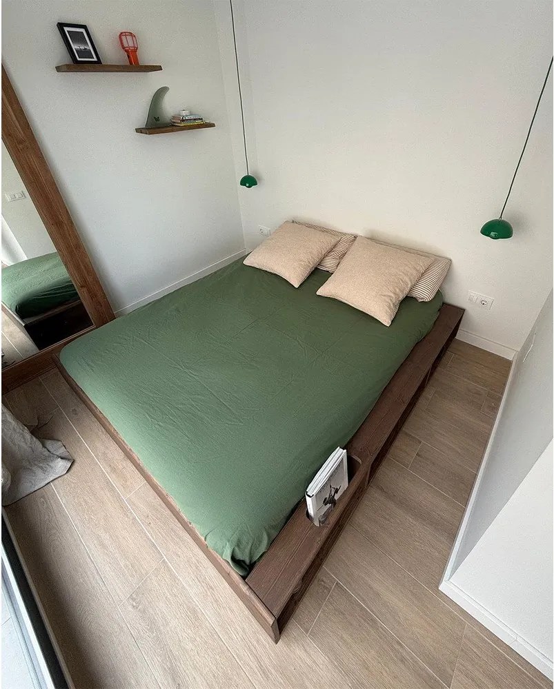 Hnedá dvojlôžková posteľ z borovicového dreva s roštom 160x200 cm Ziggy – Karup Design