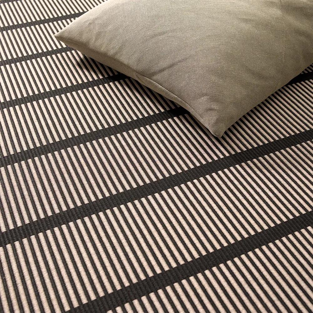 Koberec Cut Stripe: Béžovo-čierna 140x200 cm