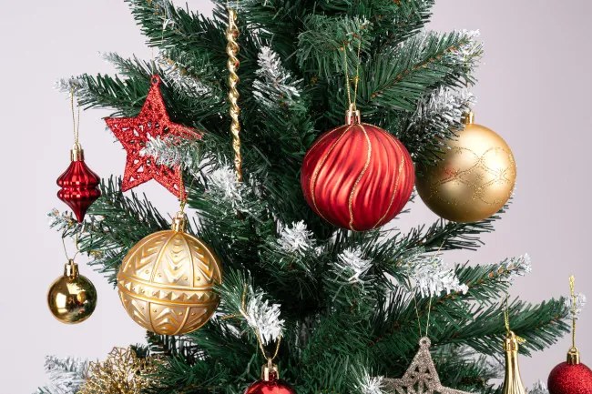 Sada vianočných závesných dekorácií MARIEN zlatá / červená (70 ks)