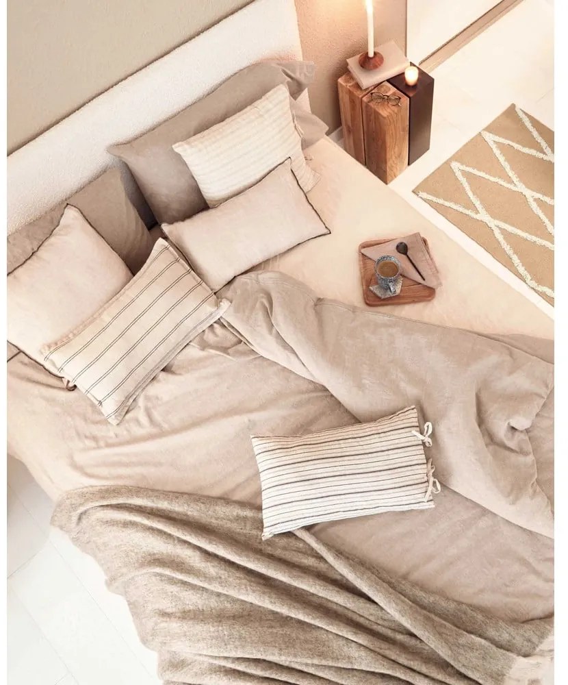 Odkladací stolík z teakového dreva Kave Home Ognak