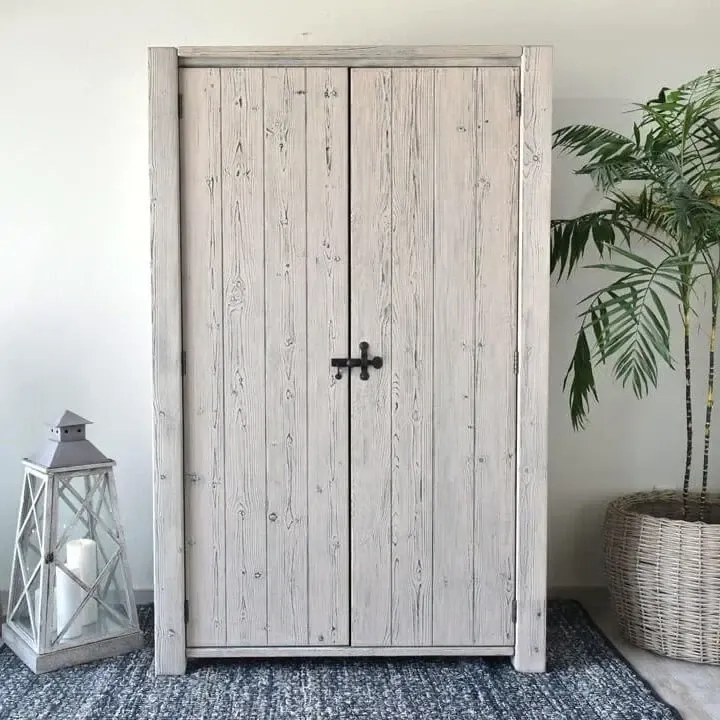 Vidiecka patinovaná skriňa, 120x65x190 cm