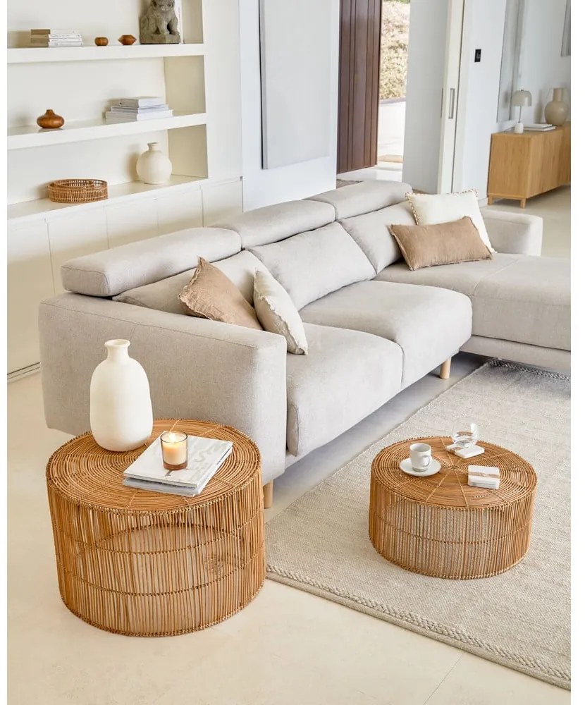 Ratanové okrúhle konferenčné stolíky v súprave 2 ks v prírodnej farbe ø 66 cm Elmima – Kave Home