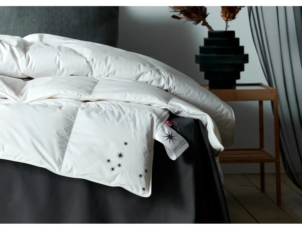 Zimná prikrývka s páperovou výplňou 140x220 cm Capella Warm – Universe of Sleeping