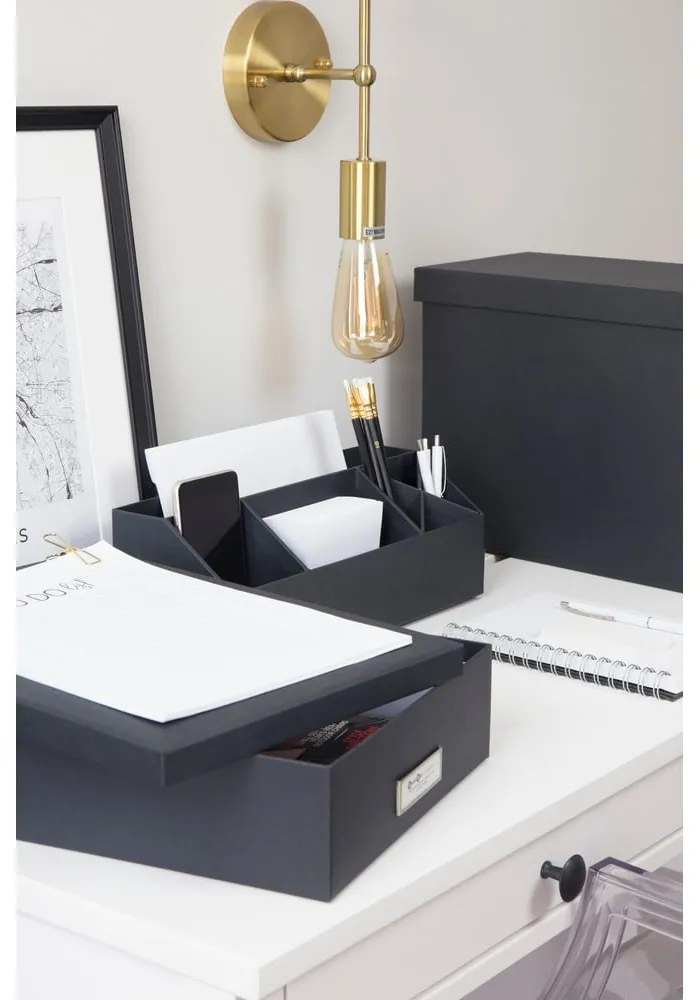 Tmavosivý úložný box s menovkou na dokumenty Bigso Box of Sweden Oskar, veľkosť A4