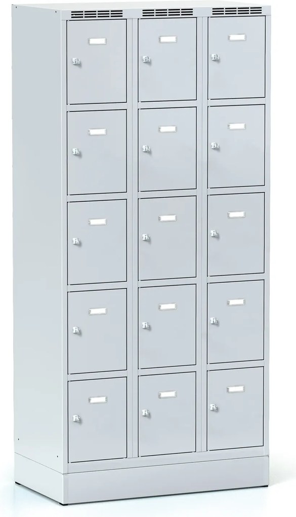 Šatníková skrinka S6 na sokli s úložnými boxami, 15 boxov, 1920 x 900 x 500 mm, otočný zámok, sivé dvere