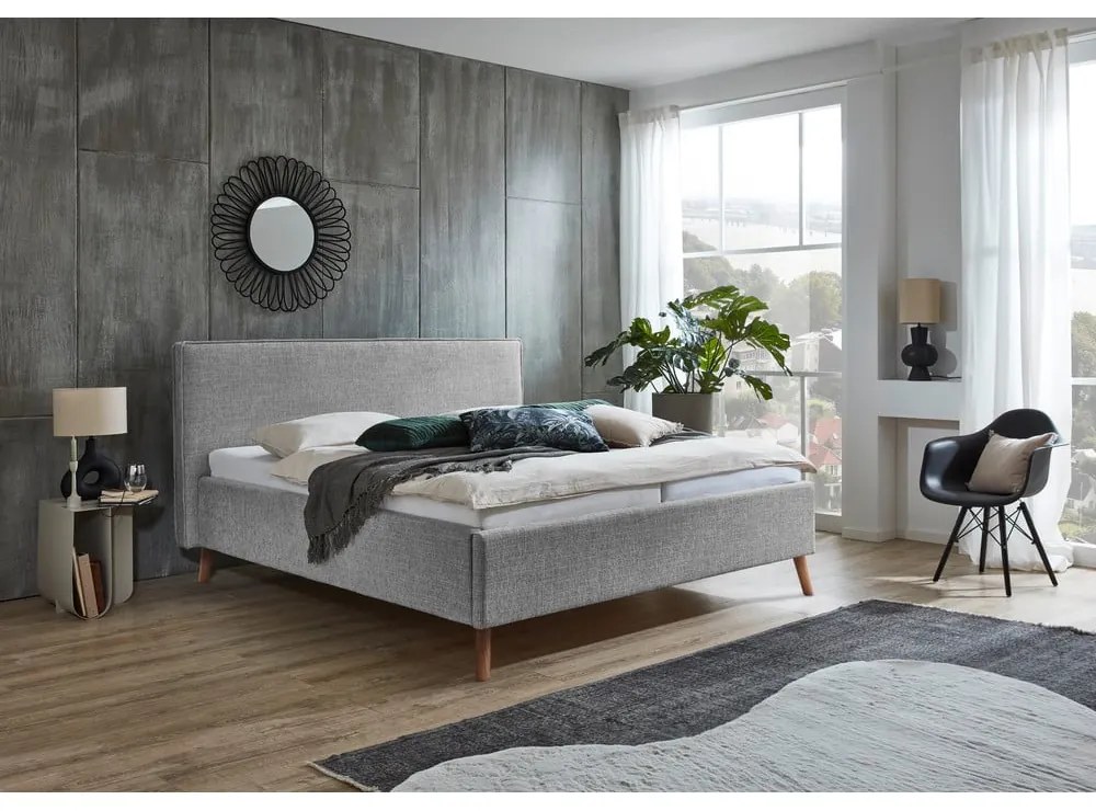 Svetlosivá čalúnená dvojlôžková posteľ s úložným priestorom s roštom 180x200 cm Riva – Meise Möbel