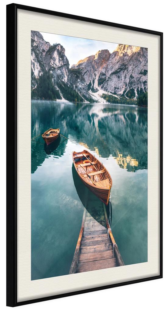 Artgeist Plagát - Boats In Dolomites [Poster] Veľkosť: 20x30, Verzia: Čierny rám s passe-partout