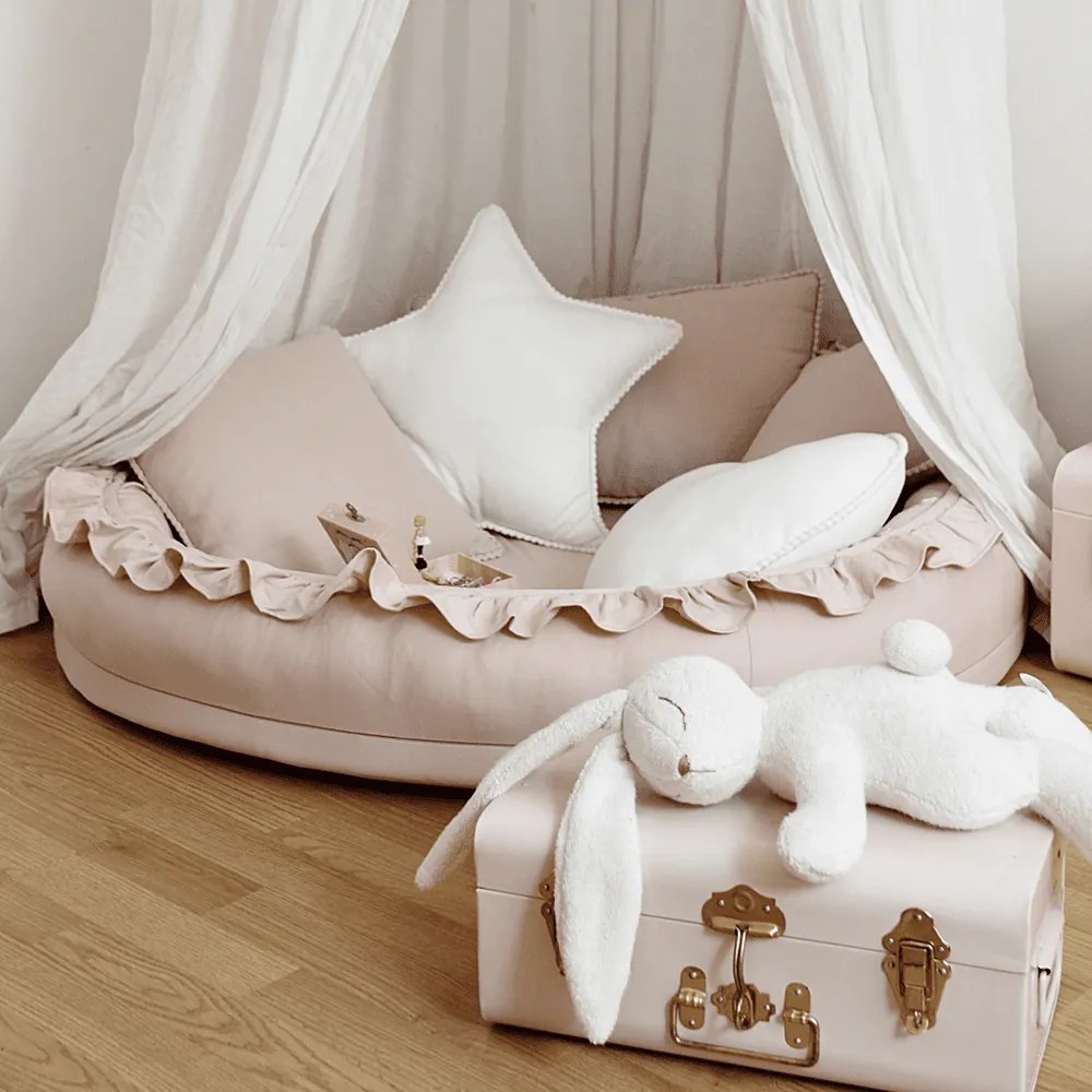 Hniezdo pre deti s volánom púdrovo ružová