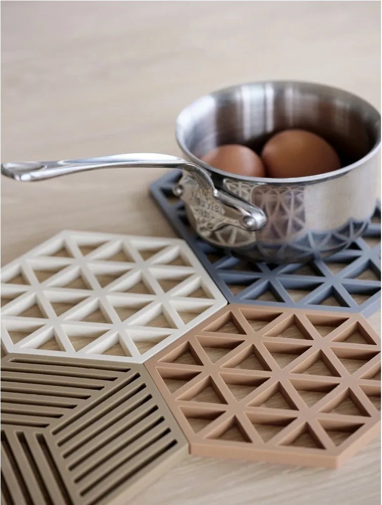 Béžová silikónová podložka pod hrniec Zone Triangles