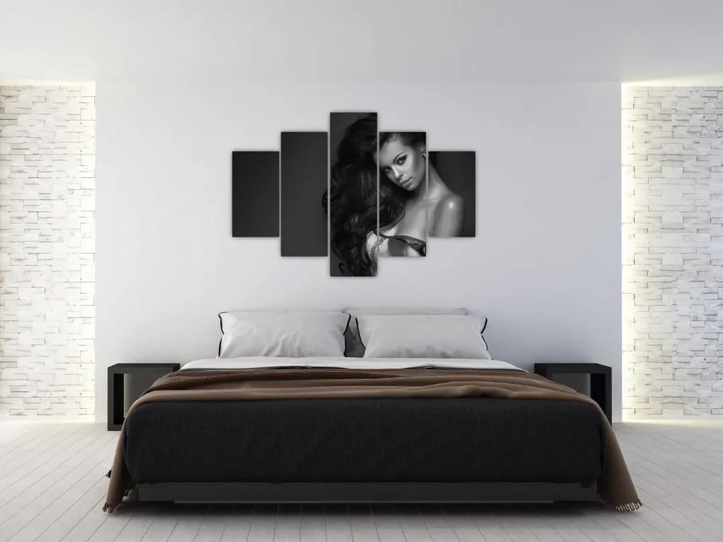 Obraz - Čiernobiely portrét zvodnej ženy (150x105 cm)