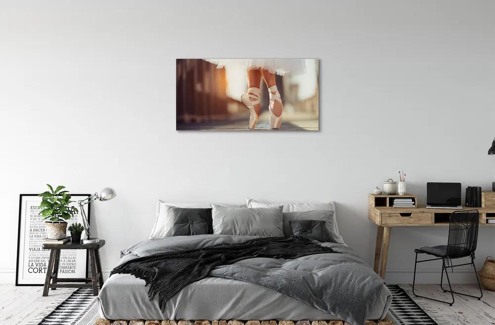 Obraz canvas Biele baletné topánky ženské nohy 125x50 cm