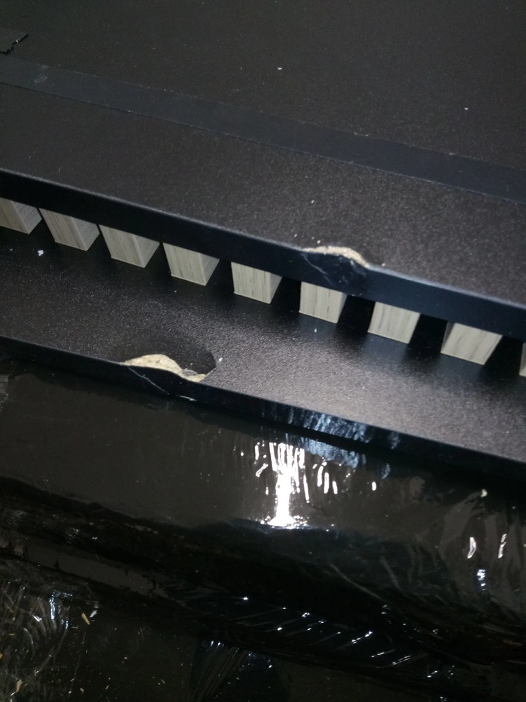 AKCIA Závesný TV stolík MEORATI 150x40 cm, čierna/dub artisan II. trieda