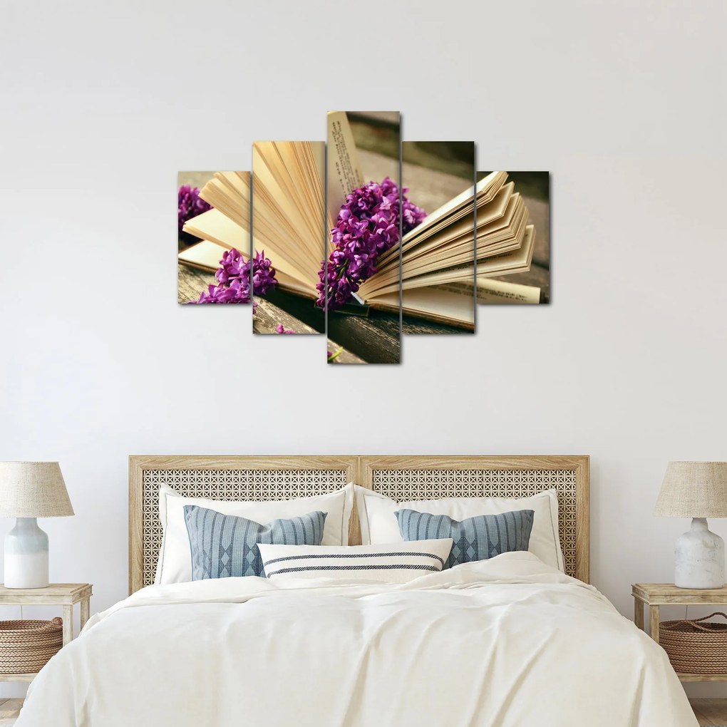 Obraz knihy a fialovej kvetiny (150x105 cm)