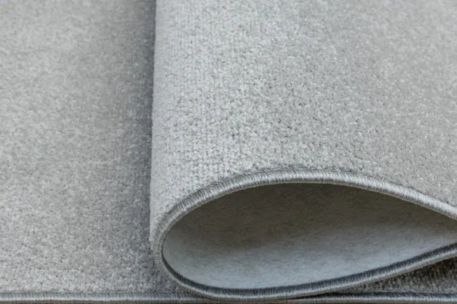 Metrážny koberec GALAXY 72 strieborný