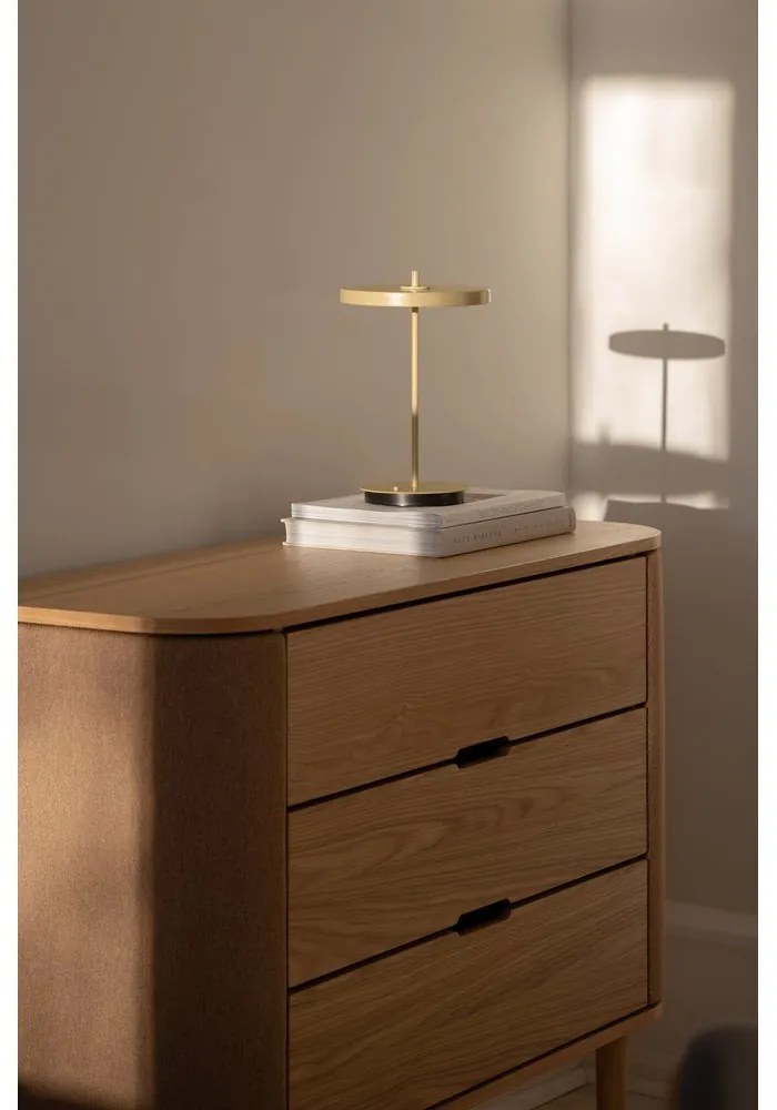 Svetložltá kovová LED stolová lampa s kovovým tienidlom (výška 31 cm) Asteria Move – UMAGE