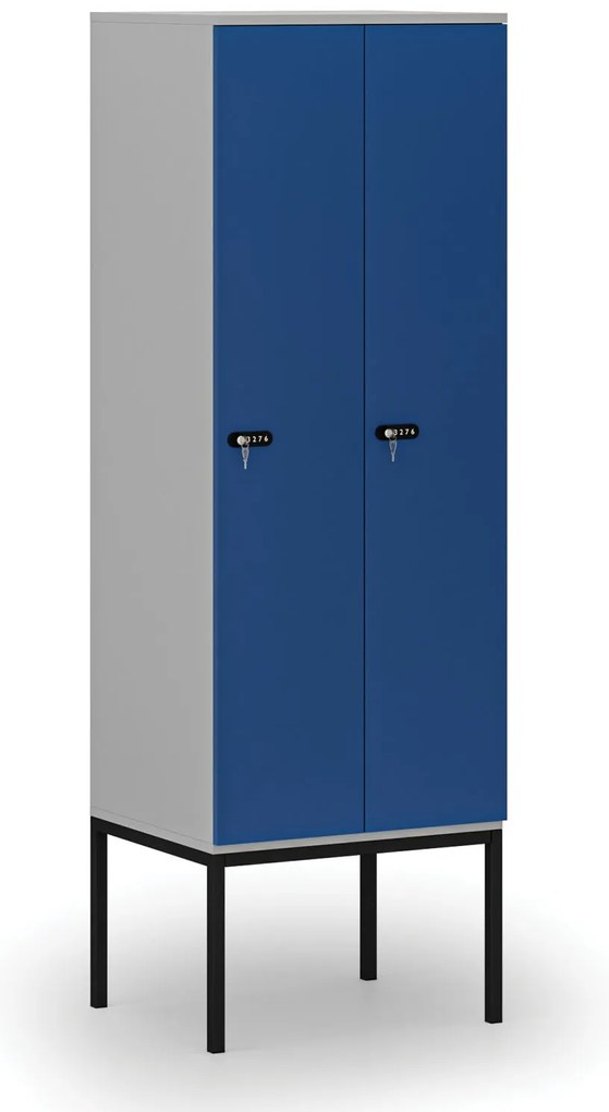 Drevená šatníková skrinka S4 s podnožou, 2 oddiely, 1871 x 600 x 500 mm, demont, mechanický kódový zámok, sivá / modrá
