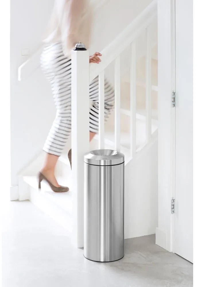 Oceľový odpadkový kôš v matne striebornej farbe 30 l Flame Guard – Brabantia